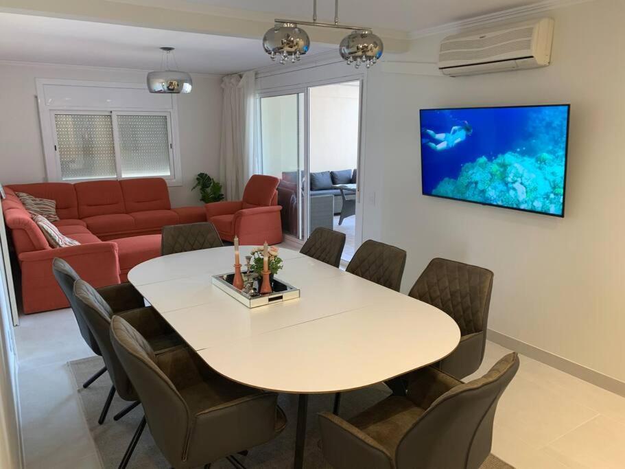 Апартаменты Cunit, Front Line With Sea View Экстерьер фото